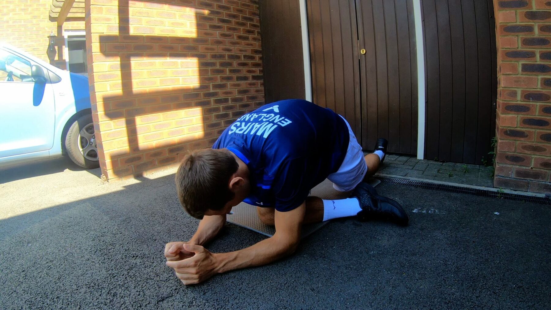 Pigeon glute stretch for badminton