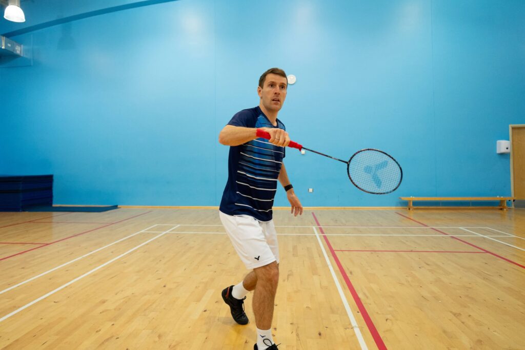 Deceptive return of serve contact point technique