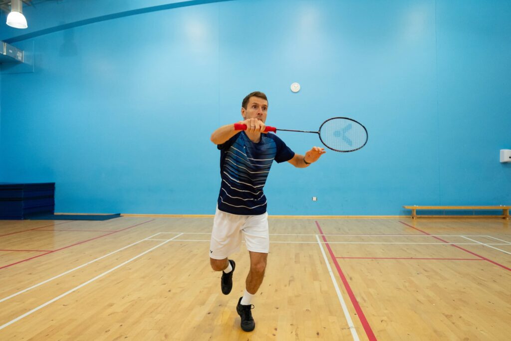 Return of serve looking cross court