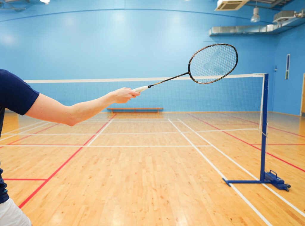 loose grip at the net in badminton
