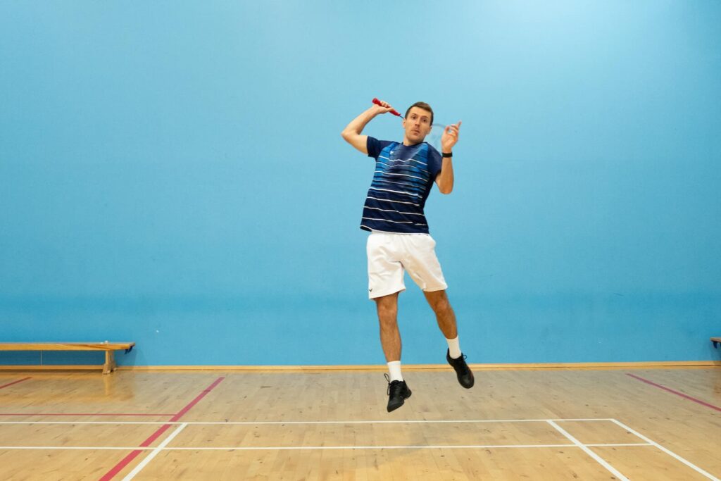 technique of scissor kick movement in badminton