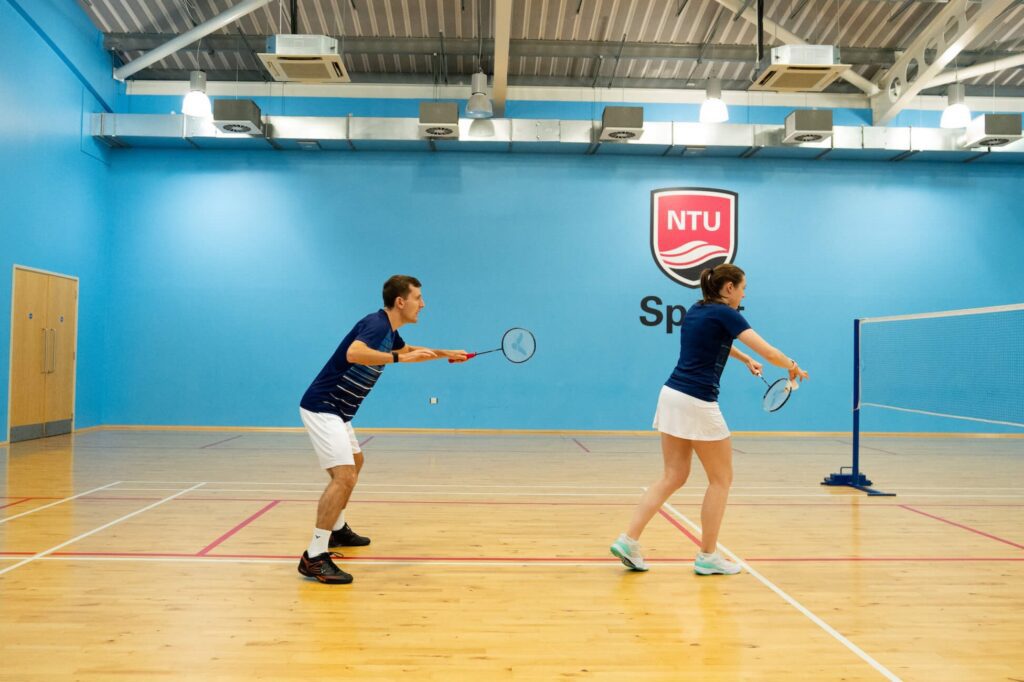 serving positioning in badminton doubles