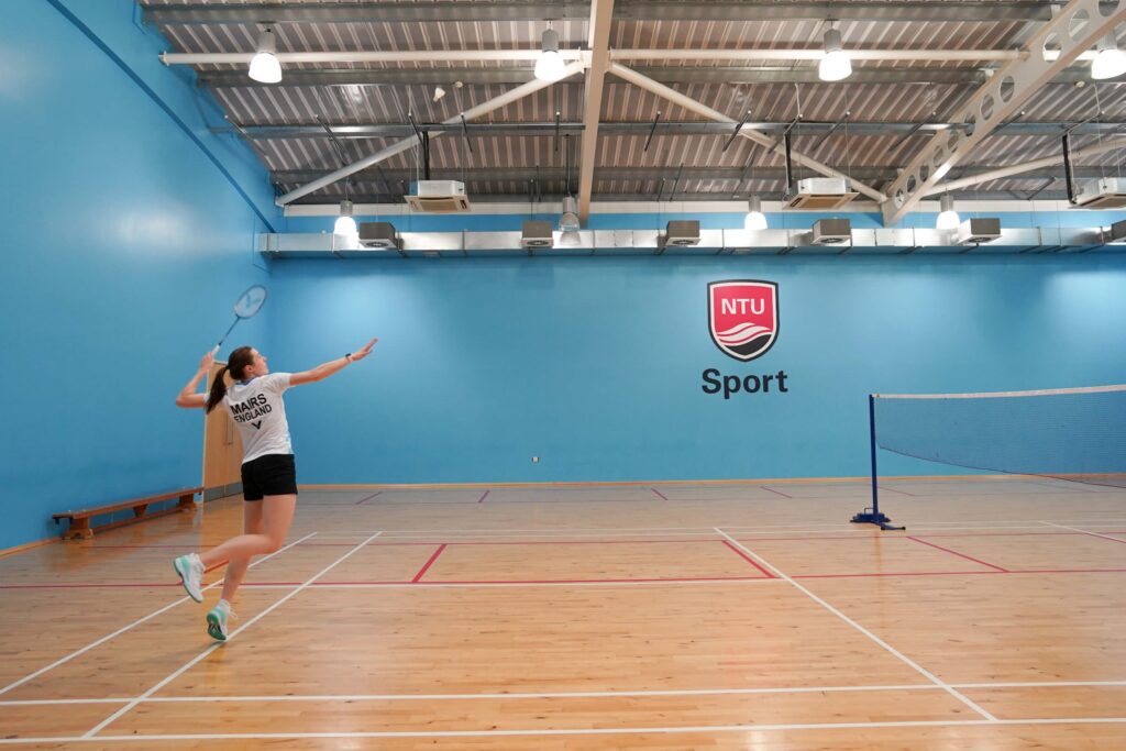 rear court shot in badminton